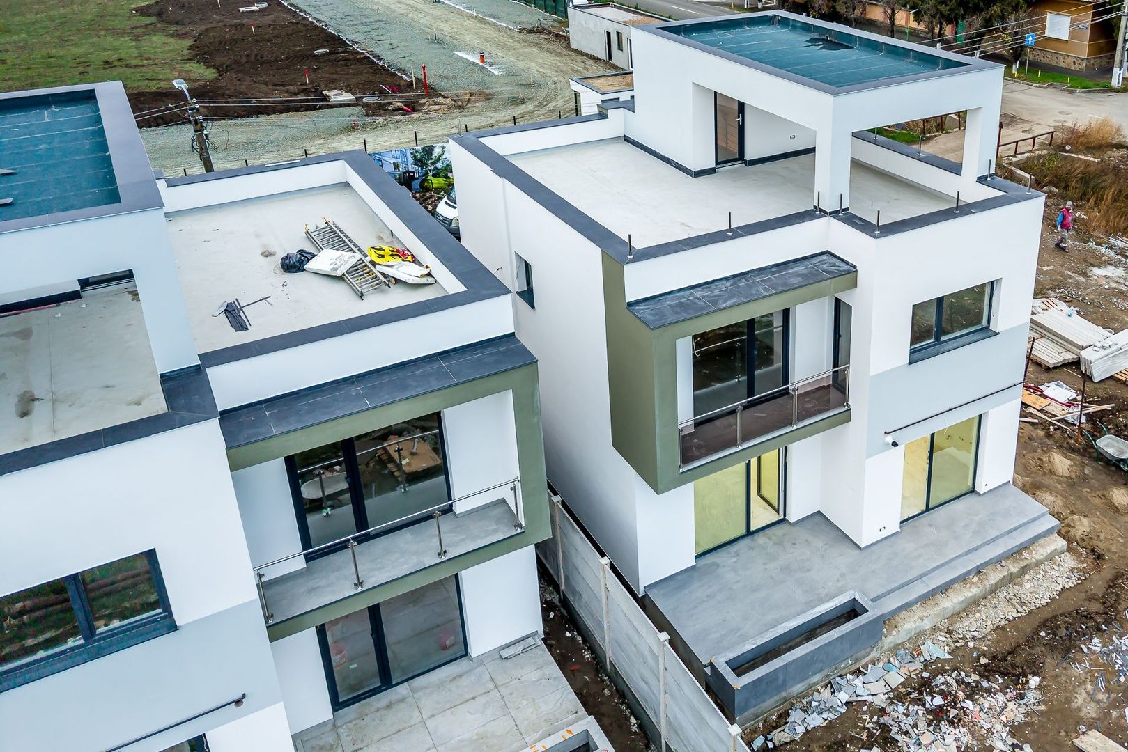 Vilă nouă cu terasă panoramică – design premium, 4 dormitoare, în Gai