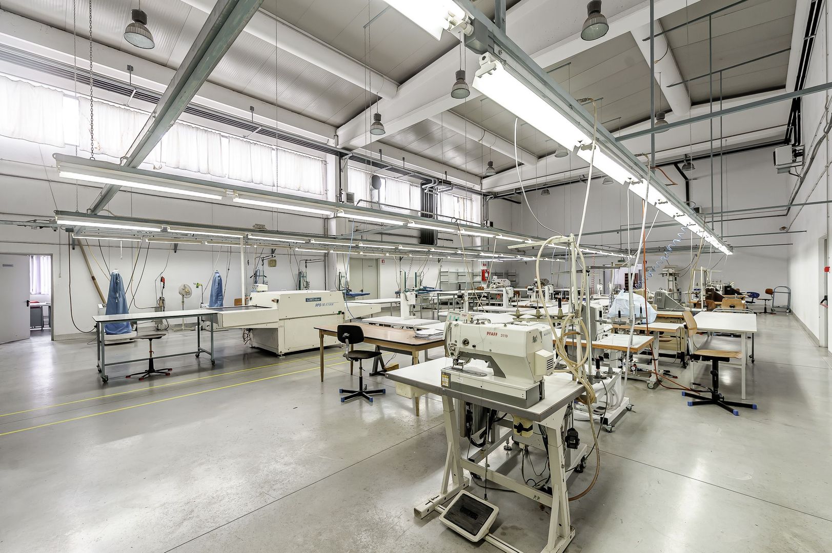 Imagine 10 - Oportunitate: Hală de producție și depozitare cu birouri în Arad