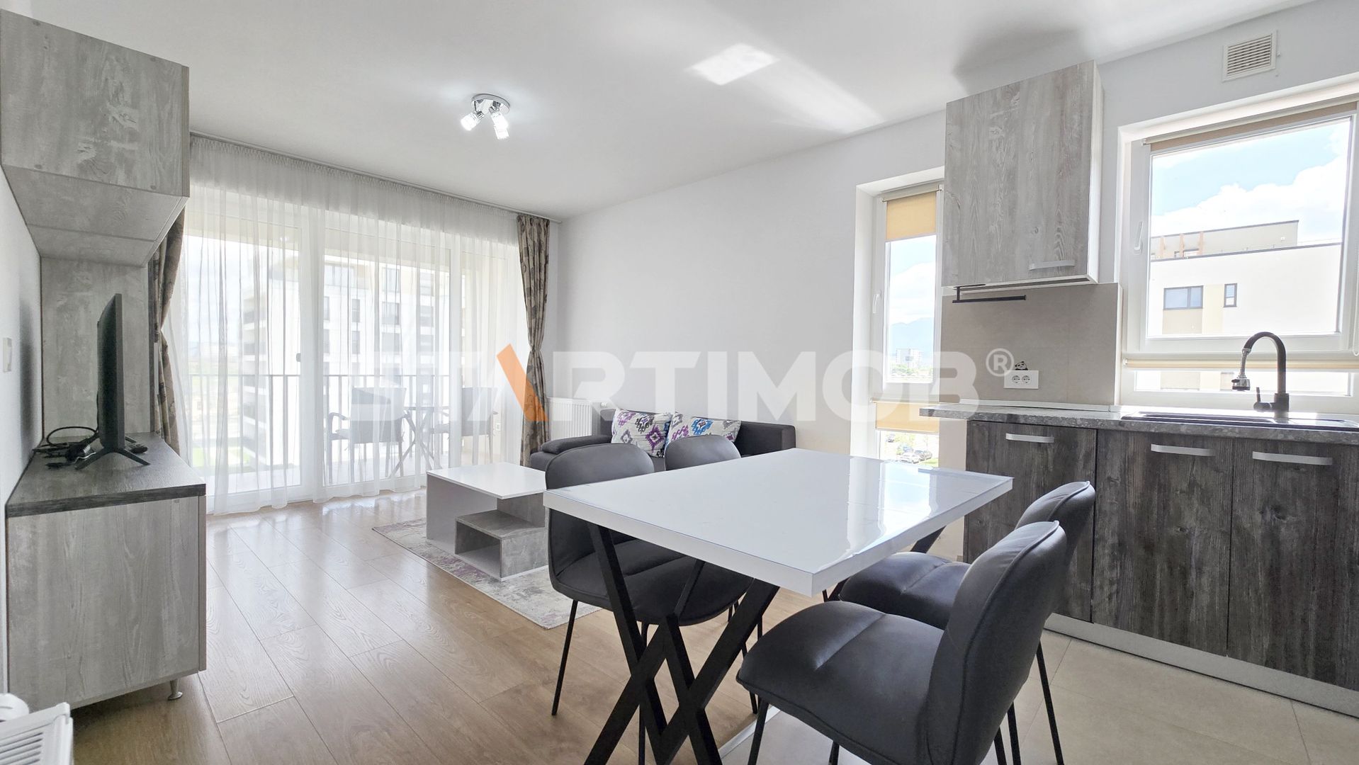 Apartament mobilat Coresi cu parcare si boxa
