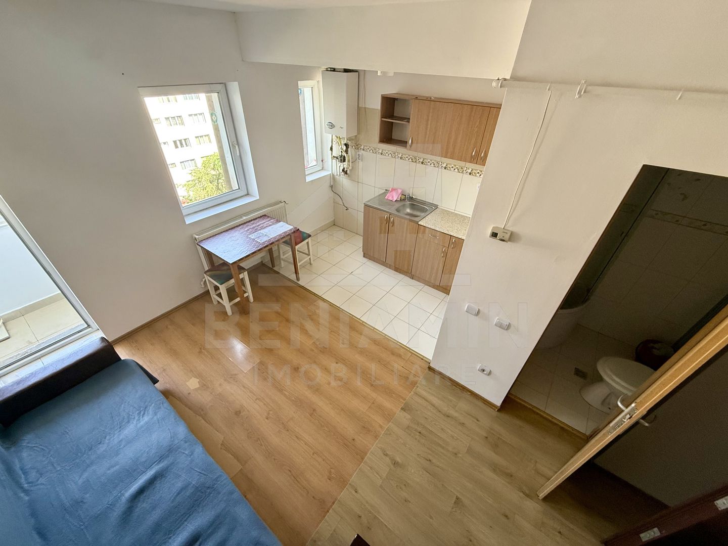3 camere - 55mp - 2010 - centrala proprie - zona Garii - imaginea 2