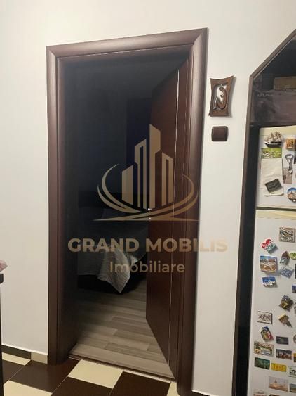 Vand apartament 2 camere mobilat+boxa - imaginea 9