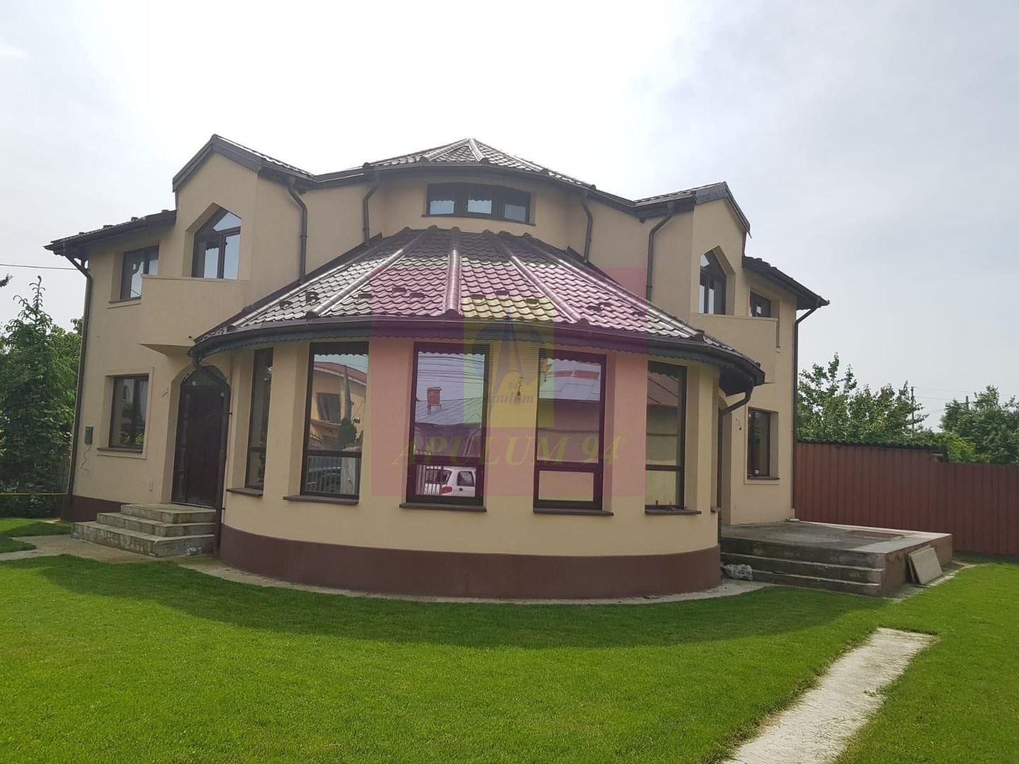 Vilă individuală cu arhitectură elegantă și grădină generoasă | 5 came