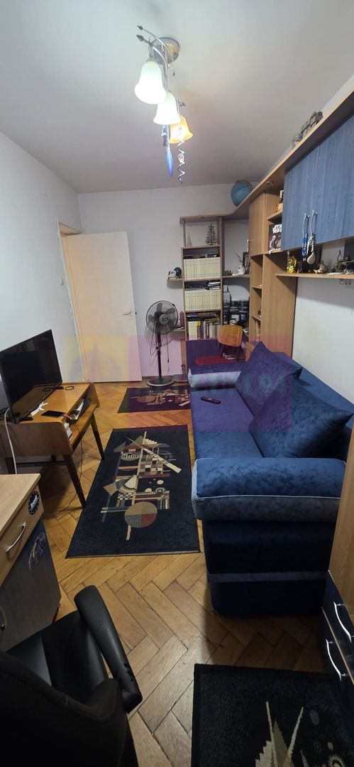 Apartament cu 3 camere de vanzare in Campina