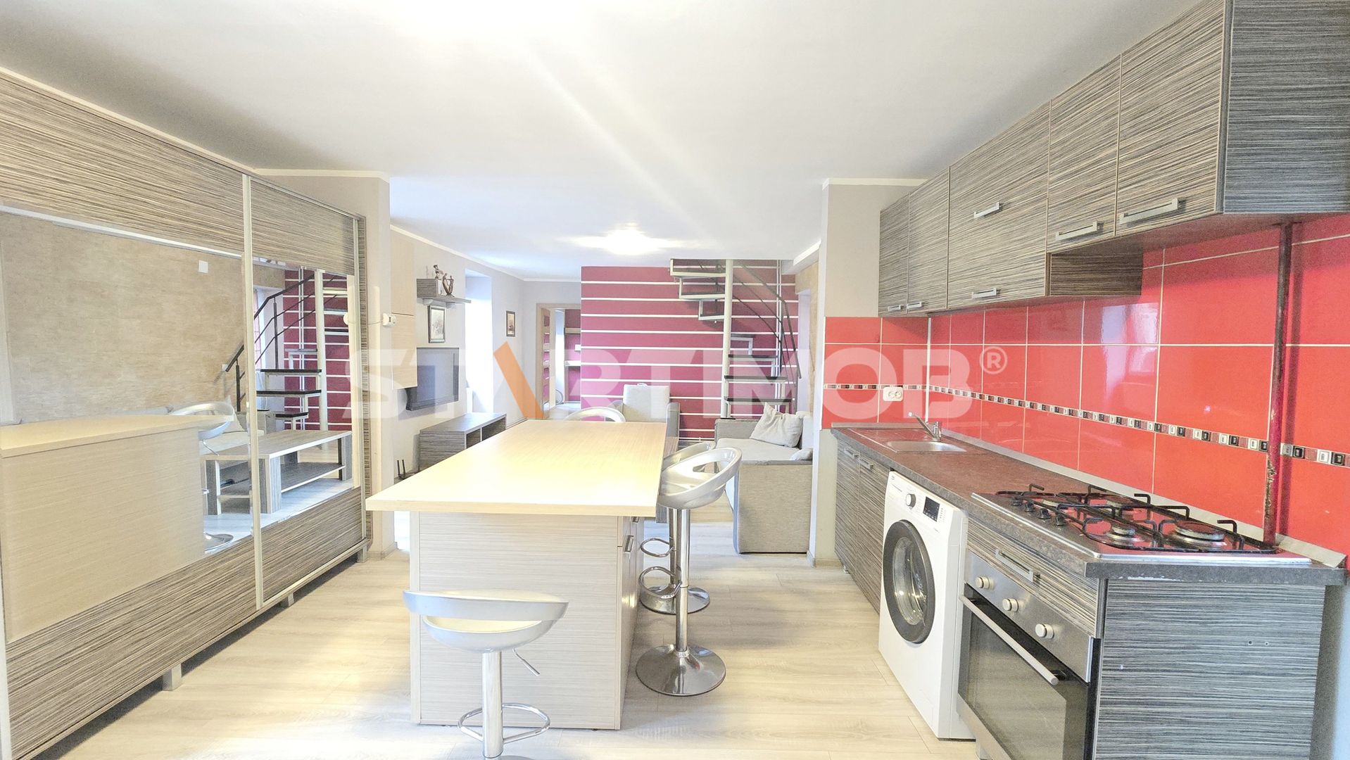 Apartament cu  trei camere la casa