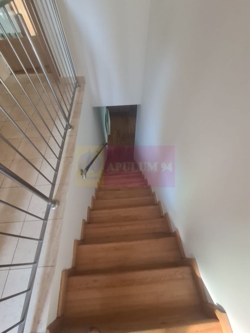 Vila de vanzare cu 6 camere in Cornu (teren 6.600 mp)