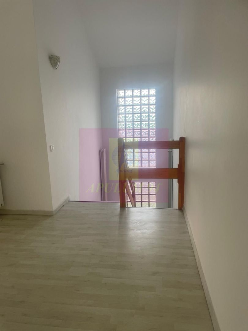 Vilă individuală cu arhitectură elegantă și grădină generoasă | 5 came - imaginea 15