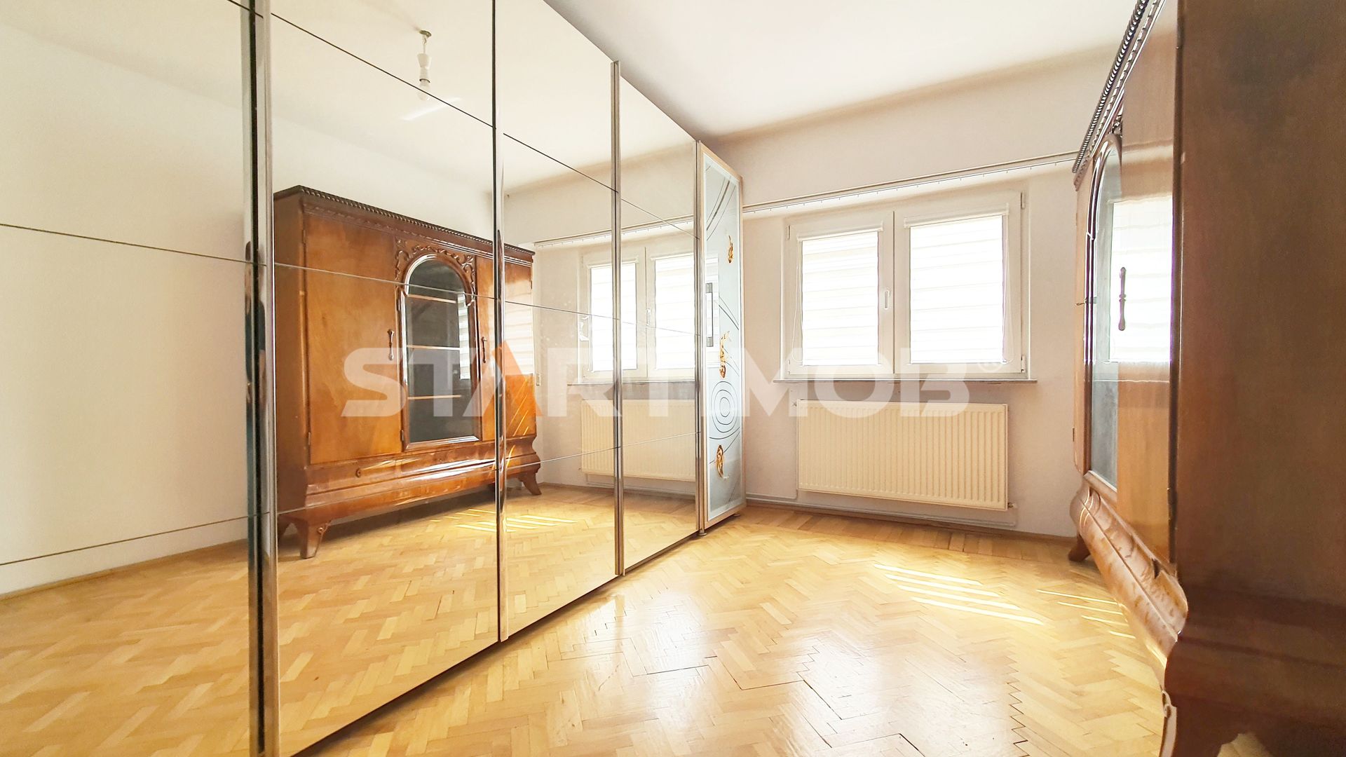 Apartament 3 camere  cu boxa si parcare