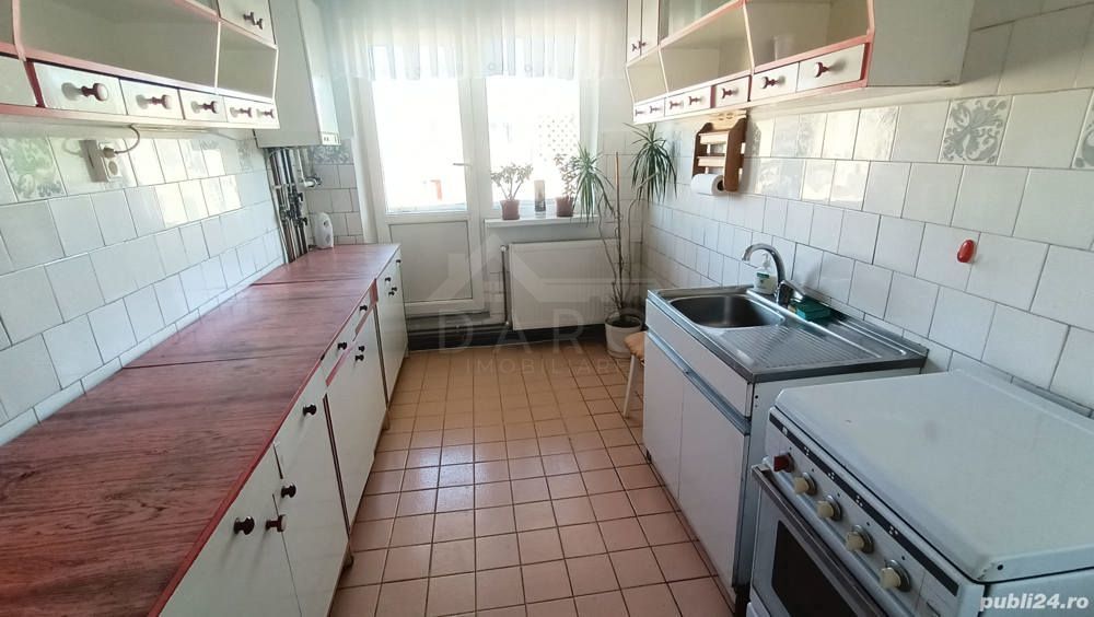 Vând apartament 4 camere in Dâmb - imaginea 8