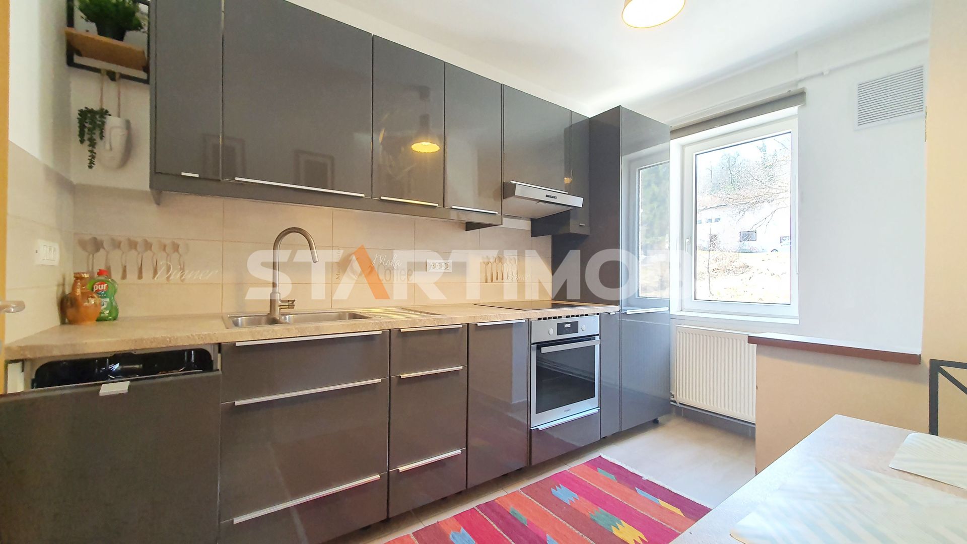 Apartament 3 camere cu parcare si boxa Central
