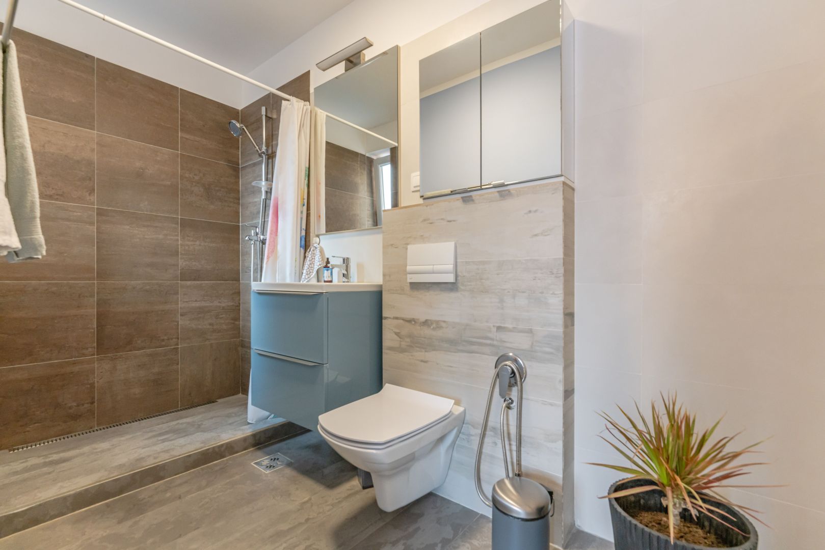 Casa mobilata utilata cartier Izvor Tarlungeni Brasov - imaginea 9