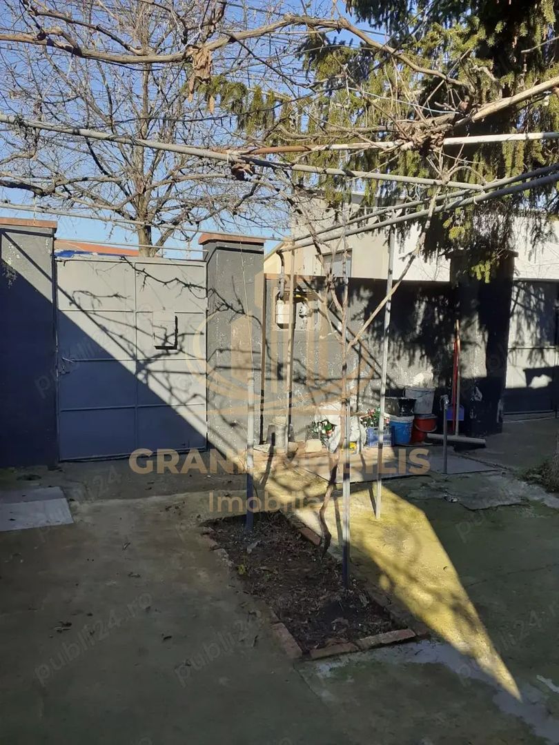 Casa de vanzare 3 apartamente zona Lipovei - imaginea 5