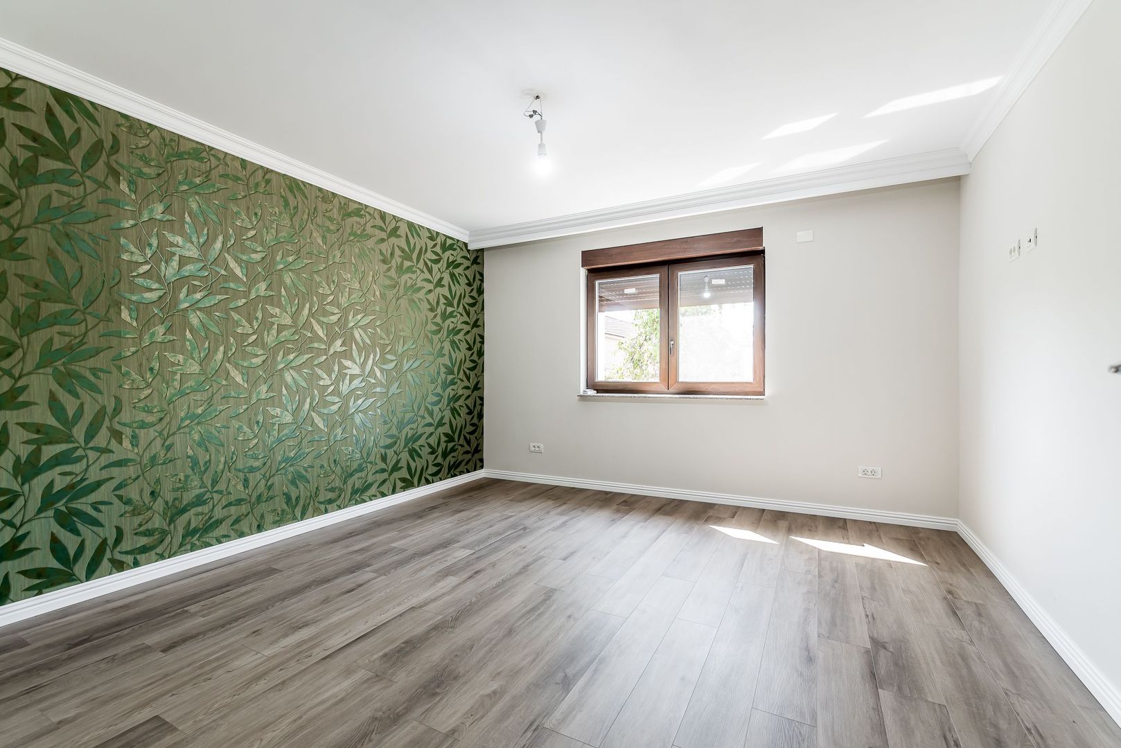 Imagine 13 - Casă gata de mutat în Aradul Nou, renovată complet (2026)