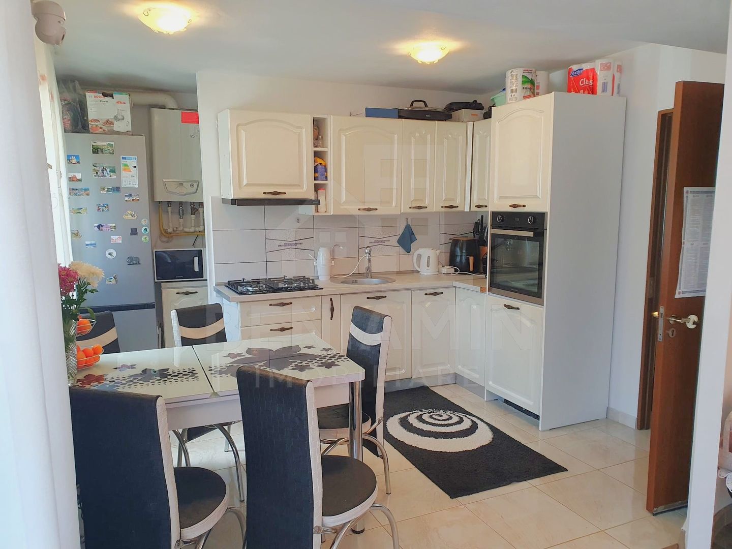 Apartament 4 camere etaj 1 Cartier Noua 99mp doua parcari - imaginea 3