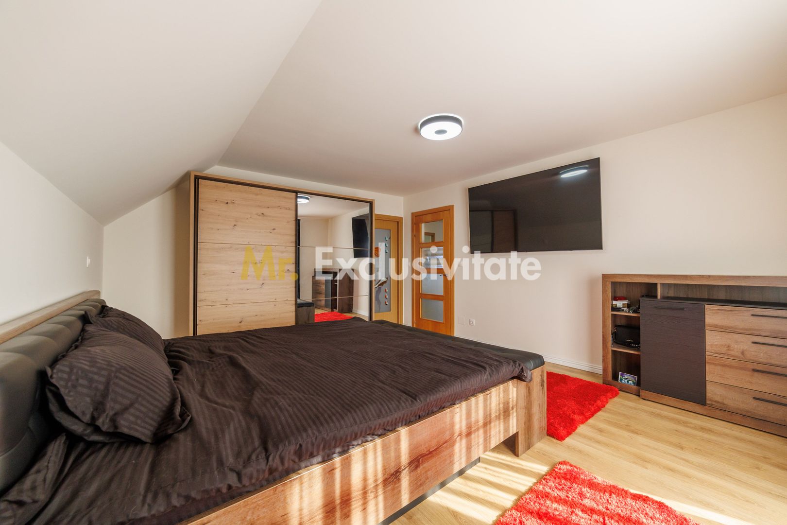 VILĂ 4 dormitoare, RENOVATĂ COMPLET 2026, Prundu, teren 937 mp - imaginea 13