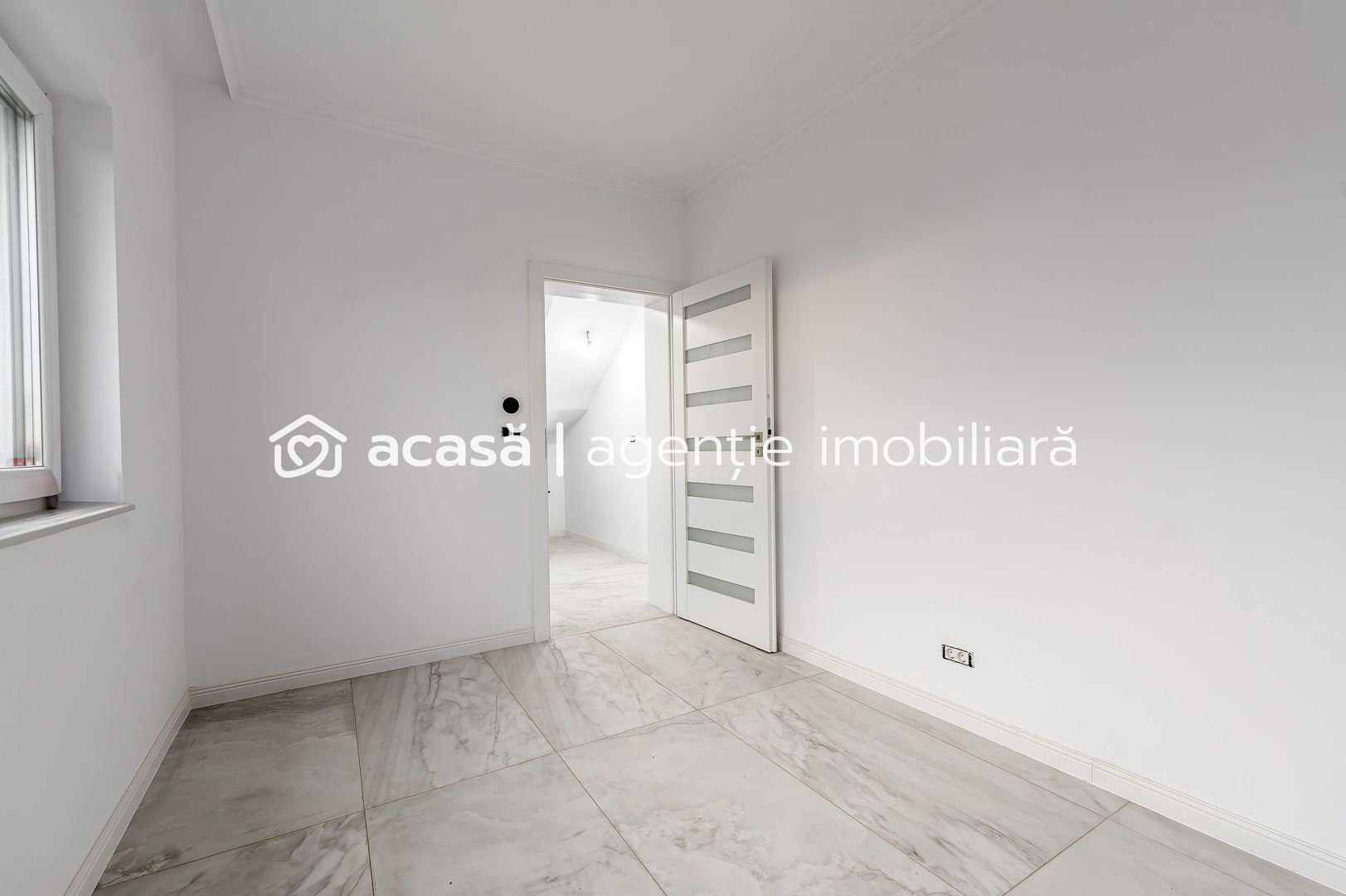 Imagine 6 - Vilă nouă cu terasă panoramică – design premium, 4 dormitoare, în Gai