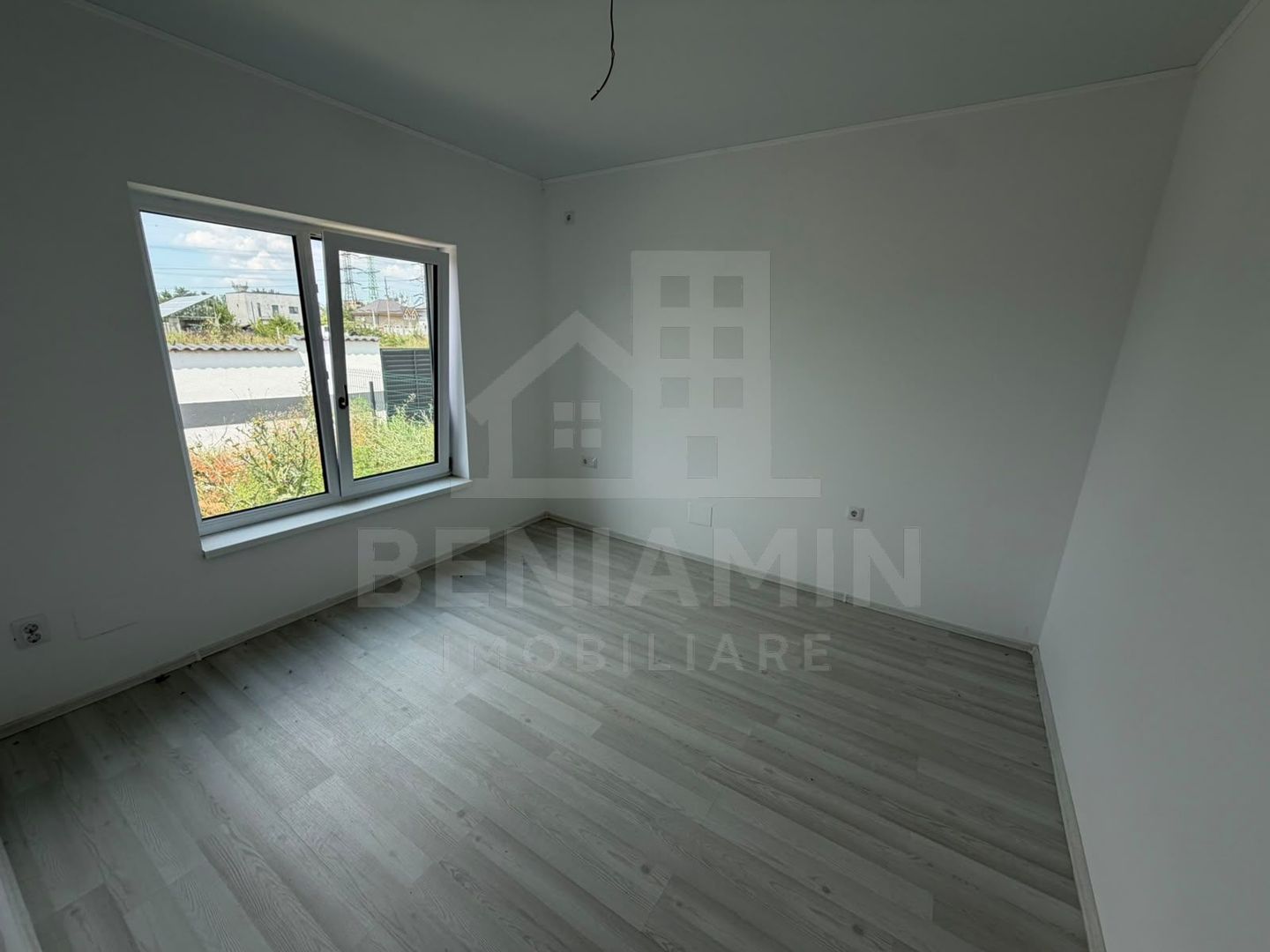 Casa-3 Dormitore-3 bai-Teren 300mp-Damila str Ficusului-La cheie - imaginea 9