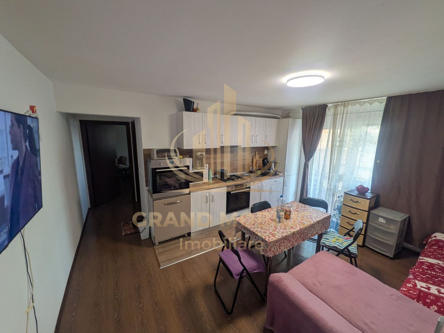 : apartament  de vanzare 3 camere, zona Modern