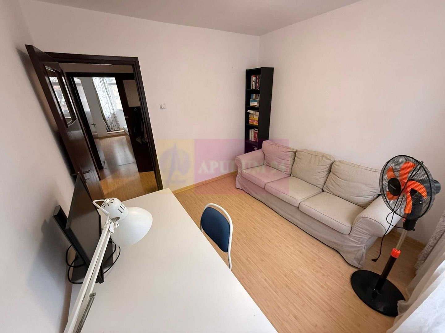 Apartament 3 camere, etaj 1/4, în Drumul Taberei