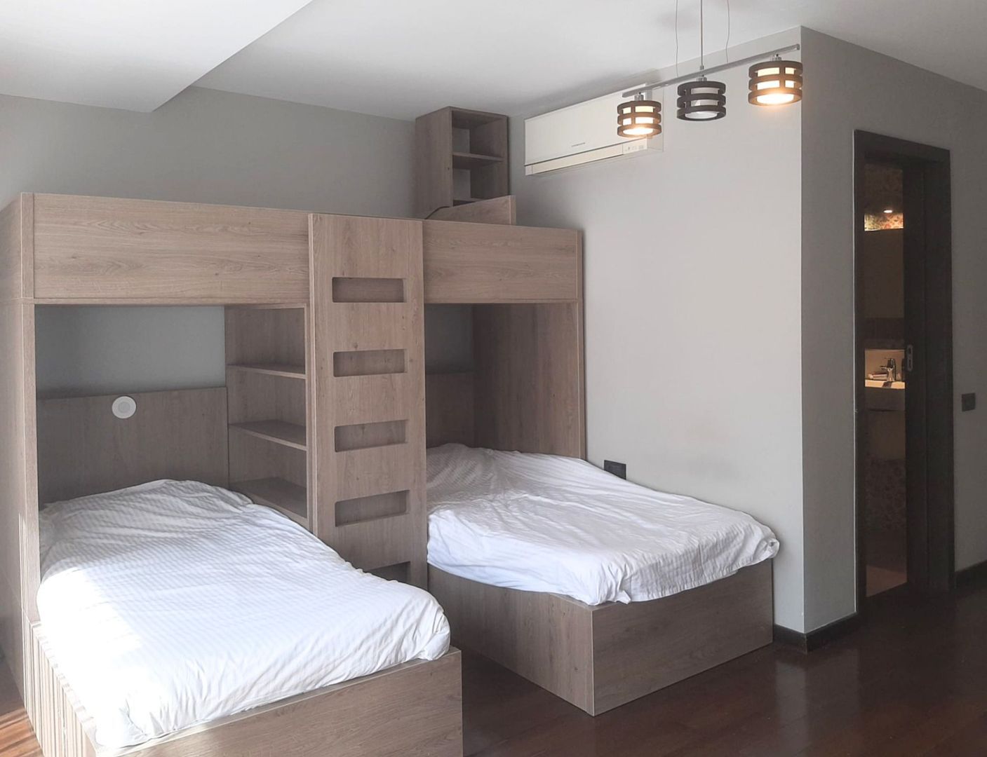 Vilă de lux cu vedere spectaculoasă spre Tâmpa  Green Valley zona Noua - imaginea 15