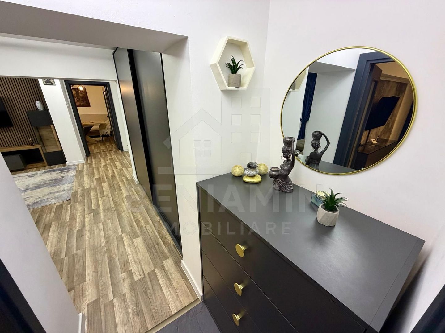 3 camere transformat in 2 - renovat 1 mai etaj 2 cu 2 bai - centrala - imaginea 10