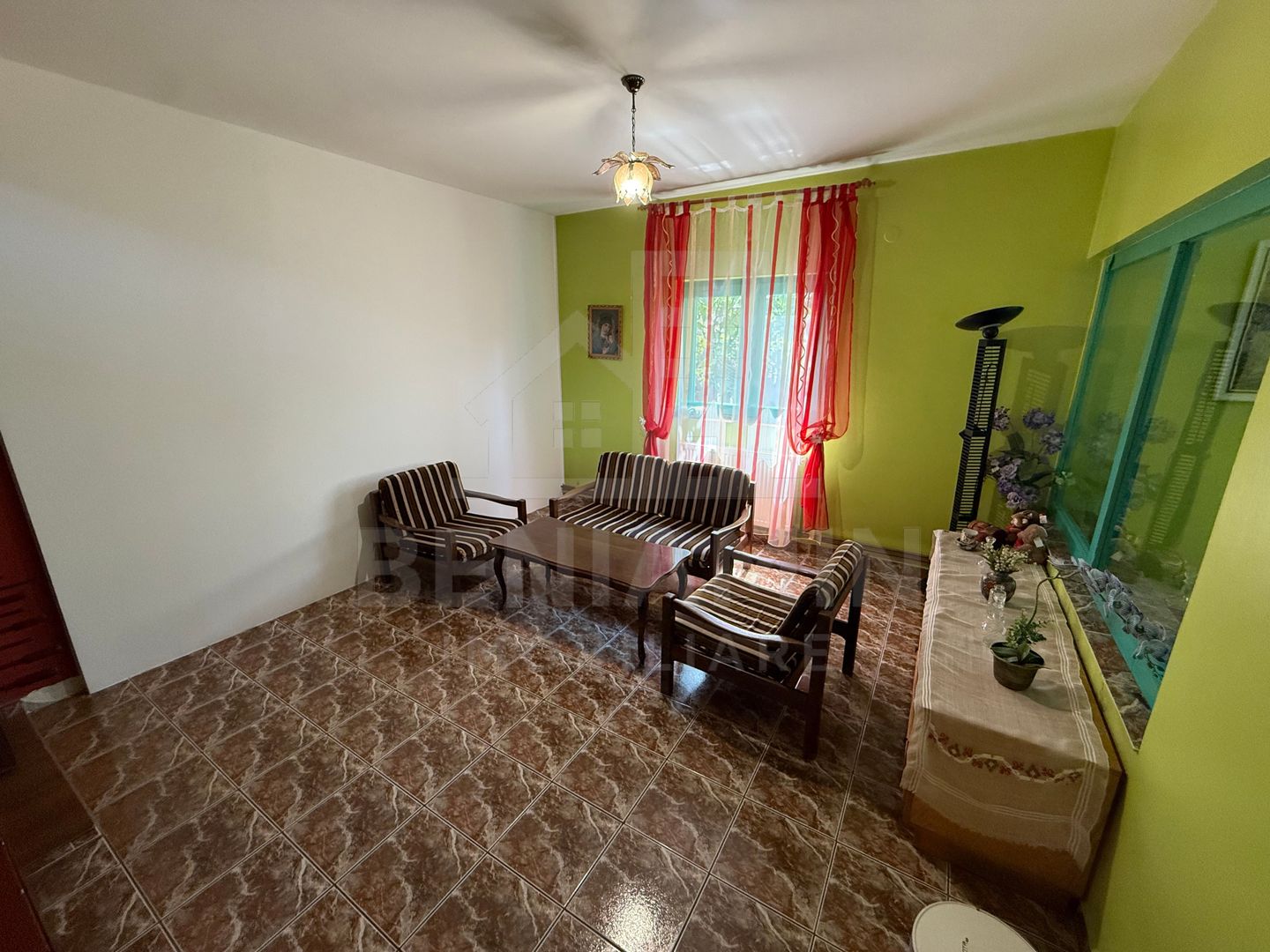 Casa Spatioasa D+P+1+M – 615mp - Teren 1000mp - Rovine - imaginea 4