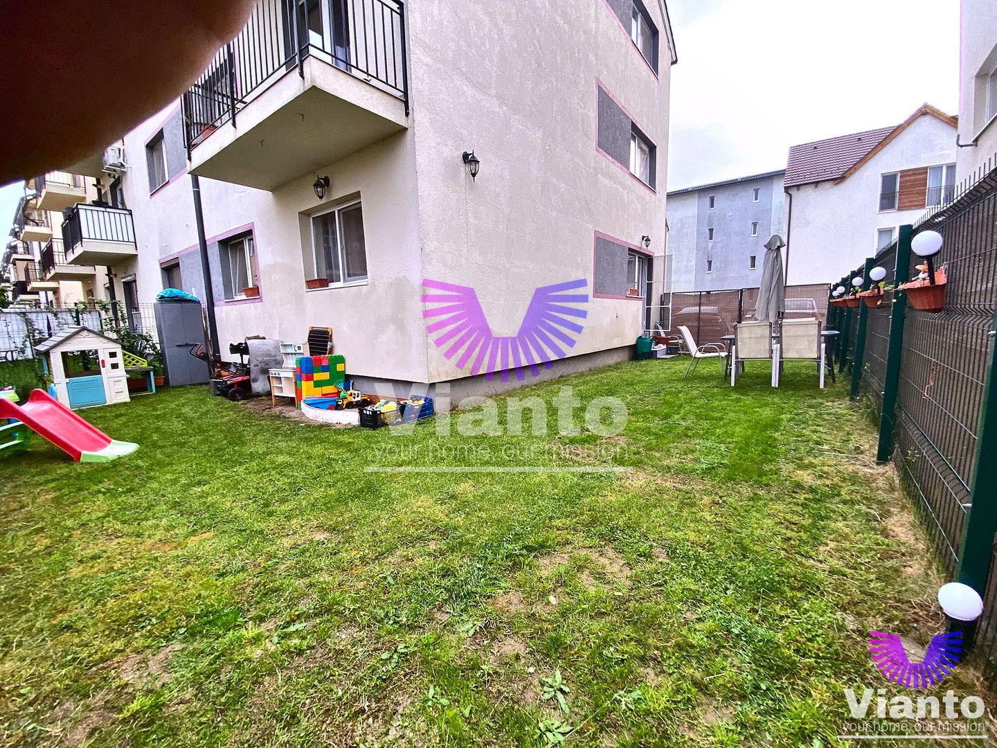 Apartament 3 camere si curte proprie | Parcare privata | Selimbar