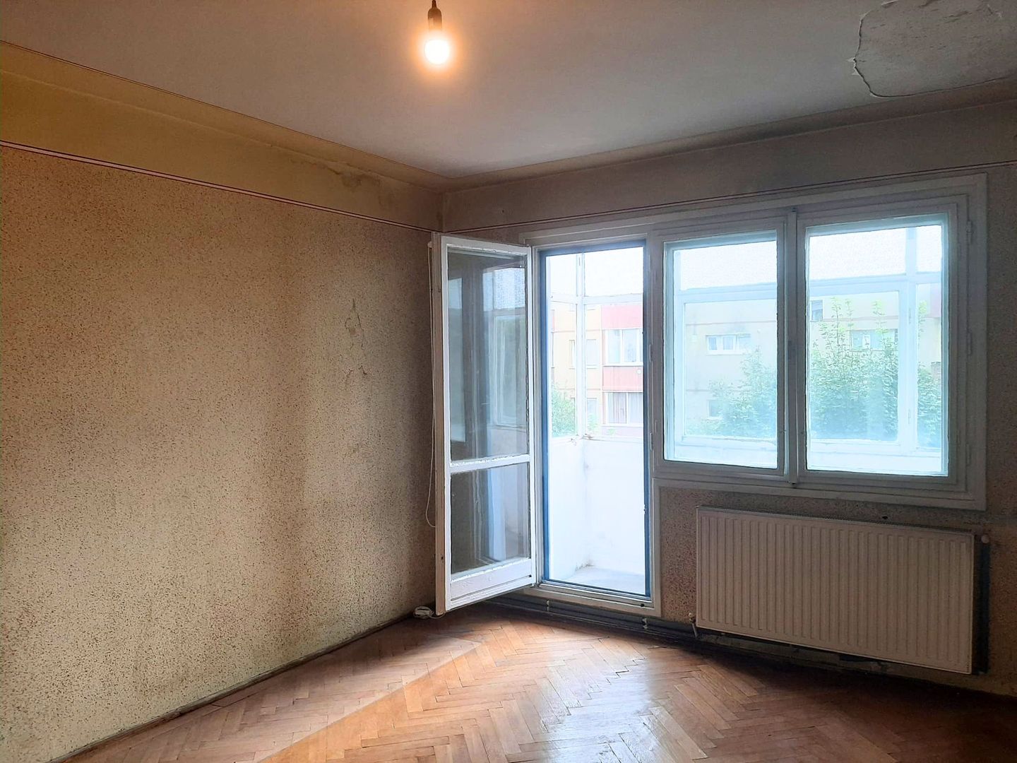 Apartament 2 camere 89000 EUR etaj intermediar foarte aproape de piata Astra