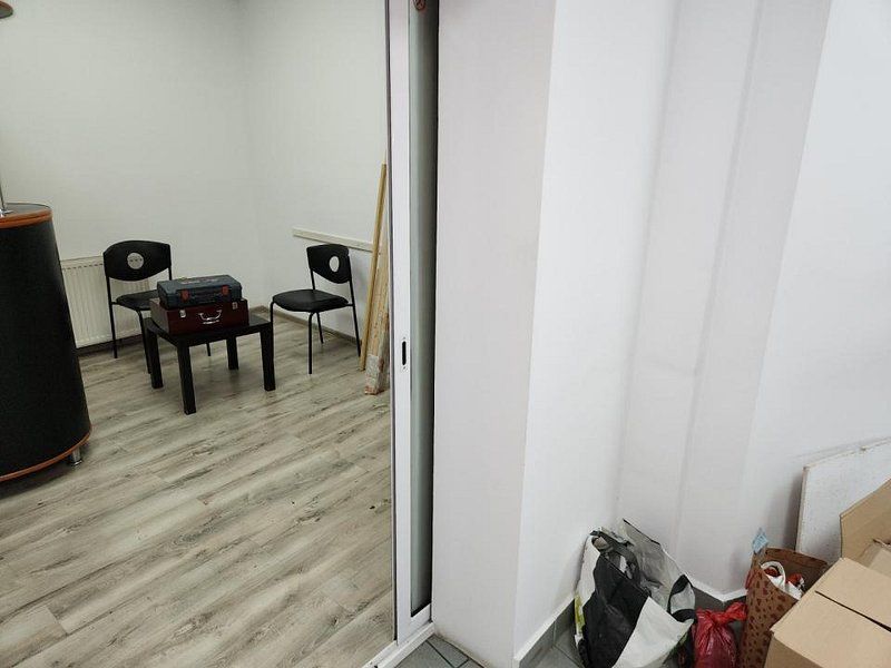 Stirbri Voda spatiu birou 82 mp - imaginea 4