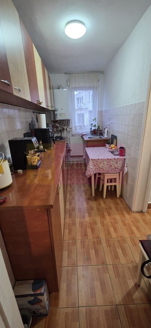 Apartament cu 3 camere de vanzare in Campina