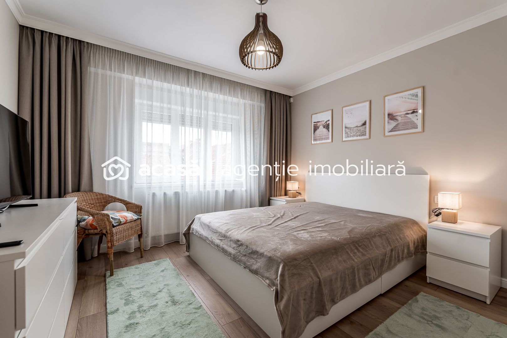 Imagine 1 - Apartament ultrafinisat la cheie cu 2 camere decomandat Piata Mica