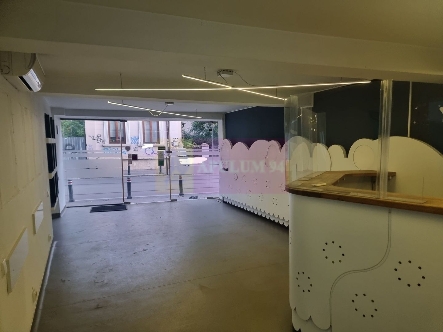 Spațiul este pretabil pentru Cabinet Medical Birouri Showroom