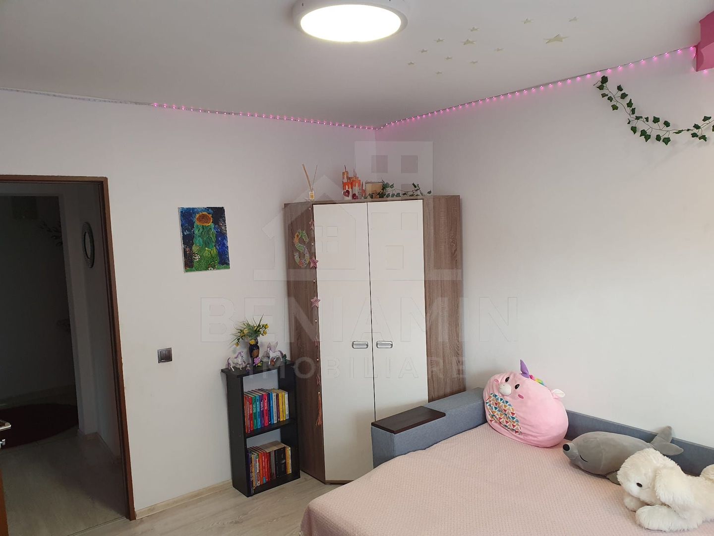 Apartament 4 camere etaj 1 Cartier Noua 99mp doua parcari - imaginea 5