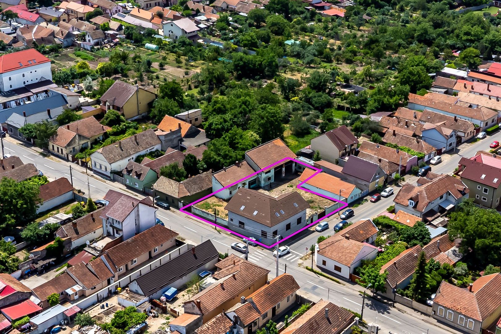 Casă spațioasă pentru familie mare. Curte generoasă, zonă accesibilă!