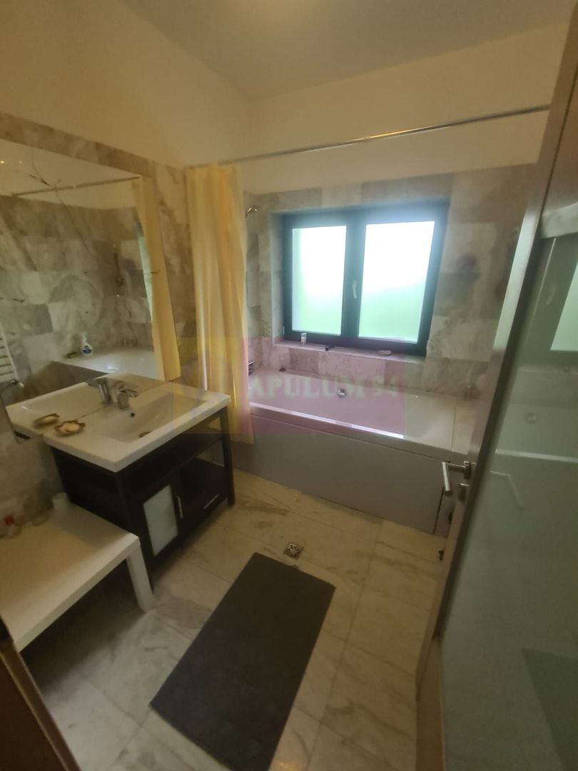 Vila de vanzare cu 6 camere in Cornu (teren 6.600 mp)