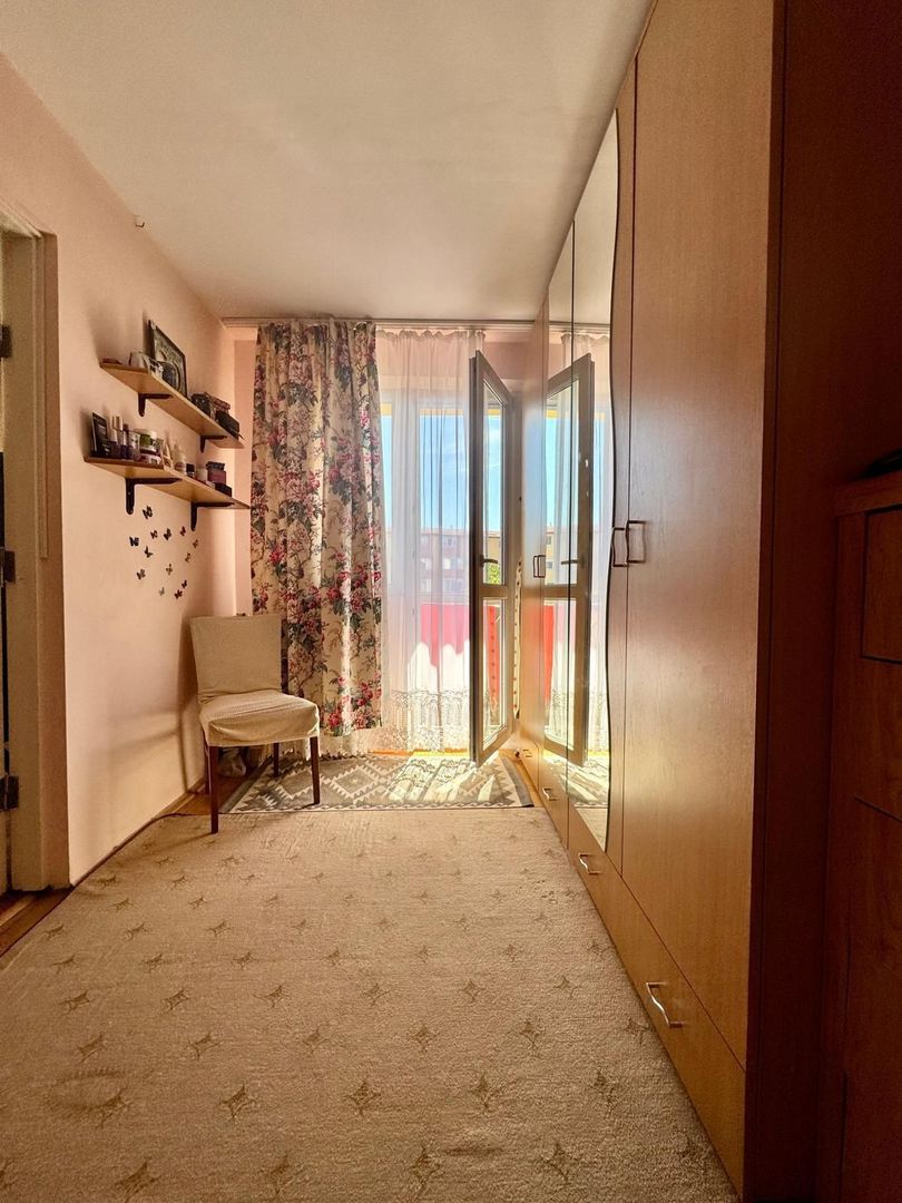 Apartament cu 2 camere, balcon și bucătărie separată