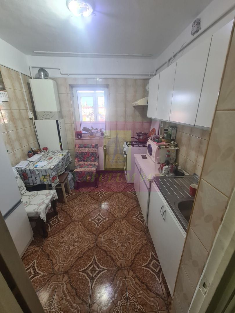 Apartament cu 3 camere de vanzare in Campina - Zona Centrala - imaginea 7
