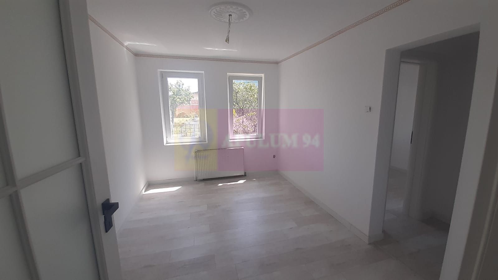 APARTAMENT BUN URANUS- PROASPĂT RENOVAT -  zona Palatul Parlamentului