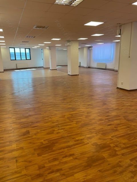 Inchiriem cladire birouri zona Orhideea 3000 mp cu sau fara TV.A.,direct proprietar. Pret avantajos.
