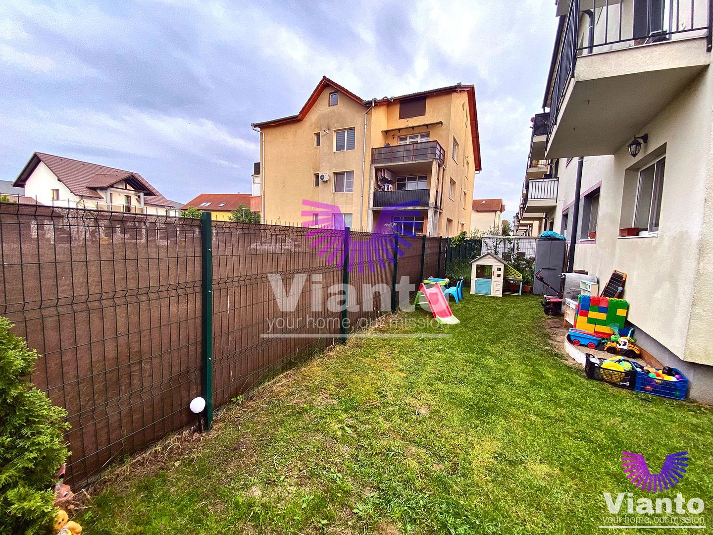 Apartament 3 camere si curte proprie | Parcare privata | Selimbar