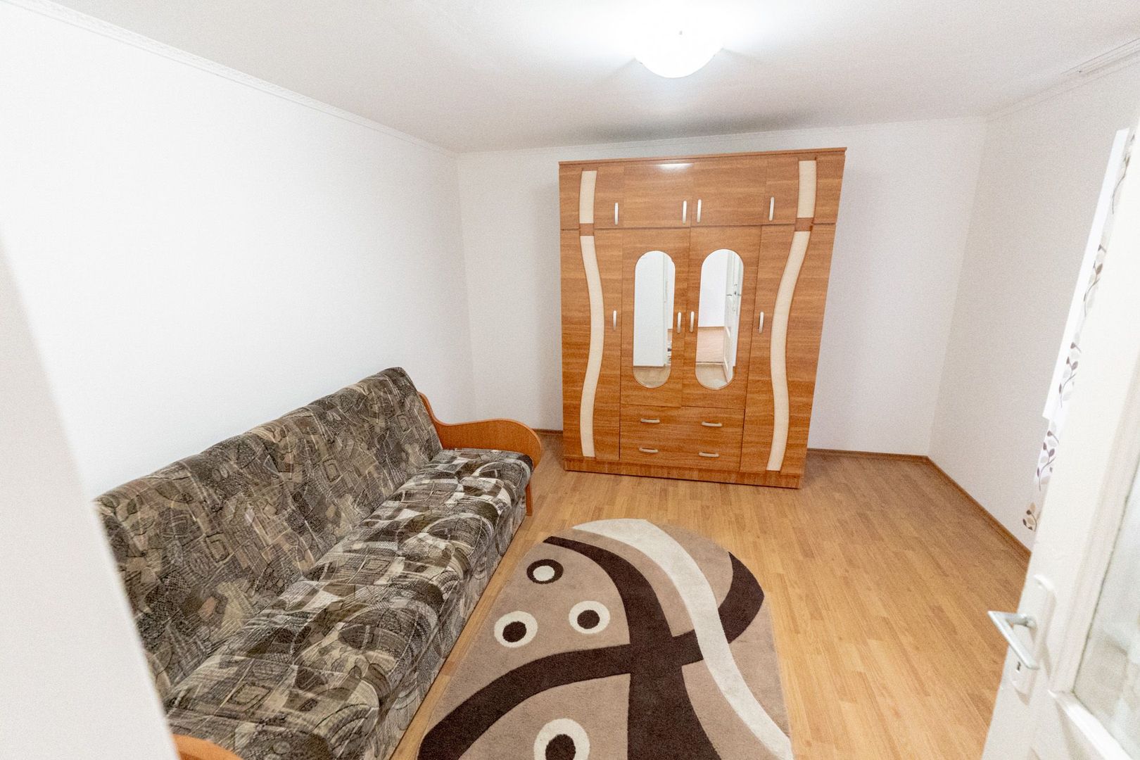 Casă cu 5 camere, complet renovată cu teren 920 mp în Tecuci - imaginea 11