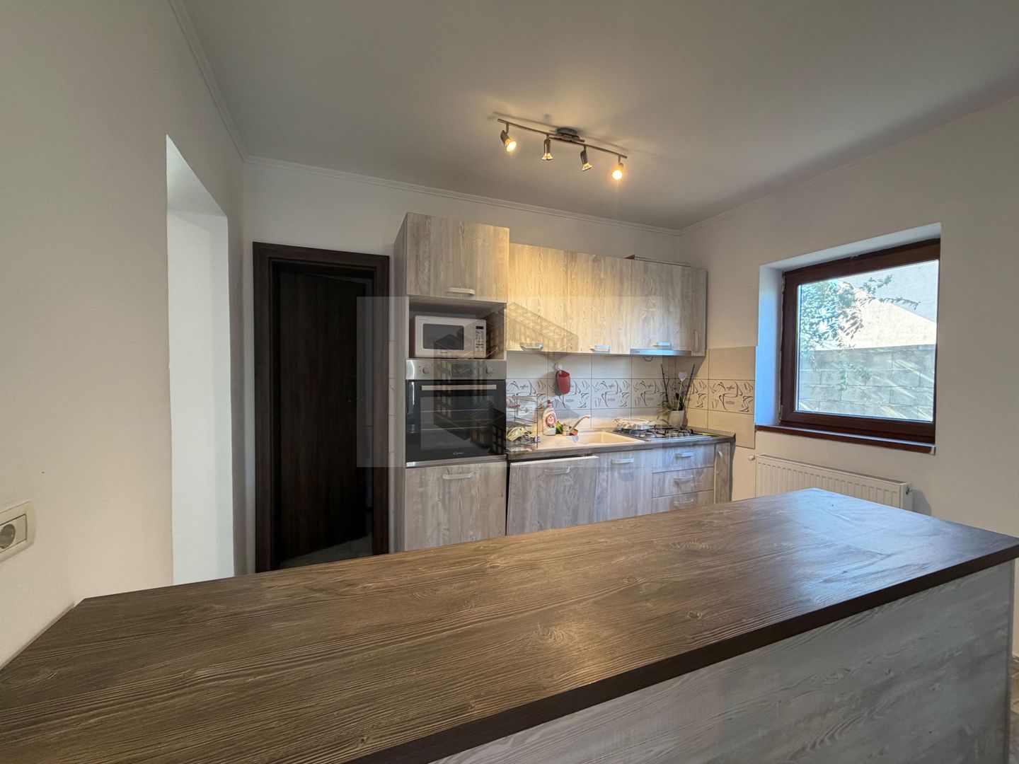 Duplex de vanzare,4 camere si 3 bai, acces auto, Dumbravita - imaginea 4