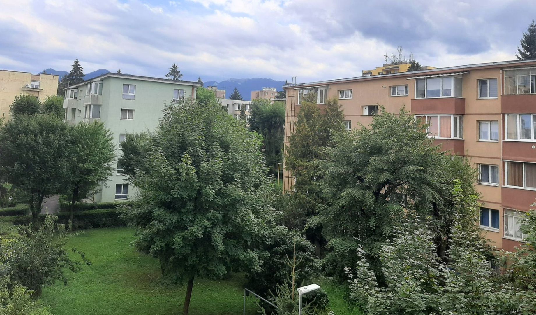 Apartament 2 camere 89000 EUR etaj intermediar foarte aproape de piata Astra - imaginea 5