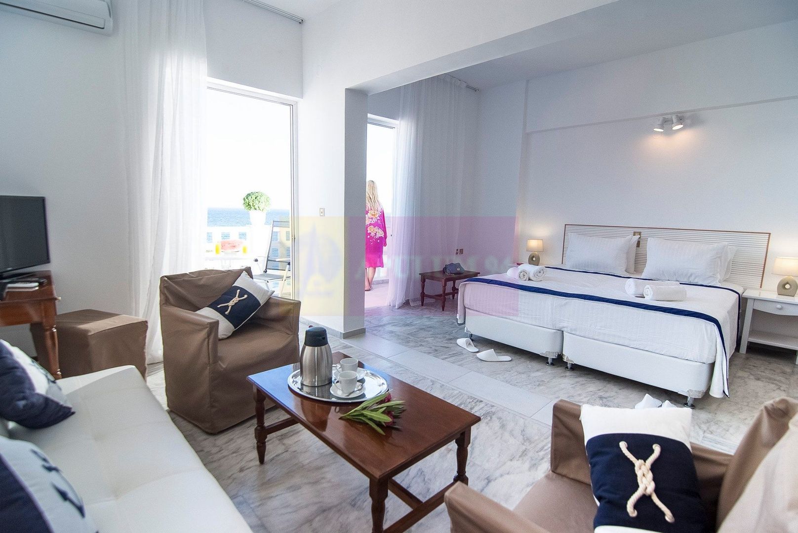 Hotel de vanzare, insula Aegina, Grecia,  prima linie la marea Egee