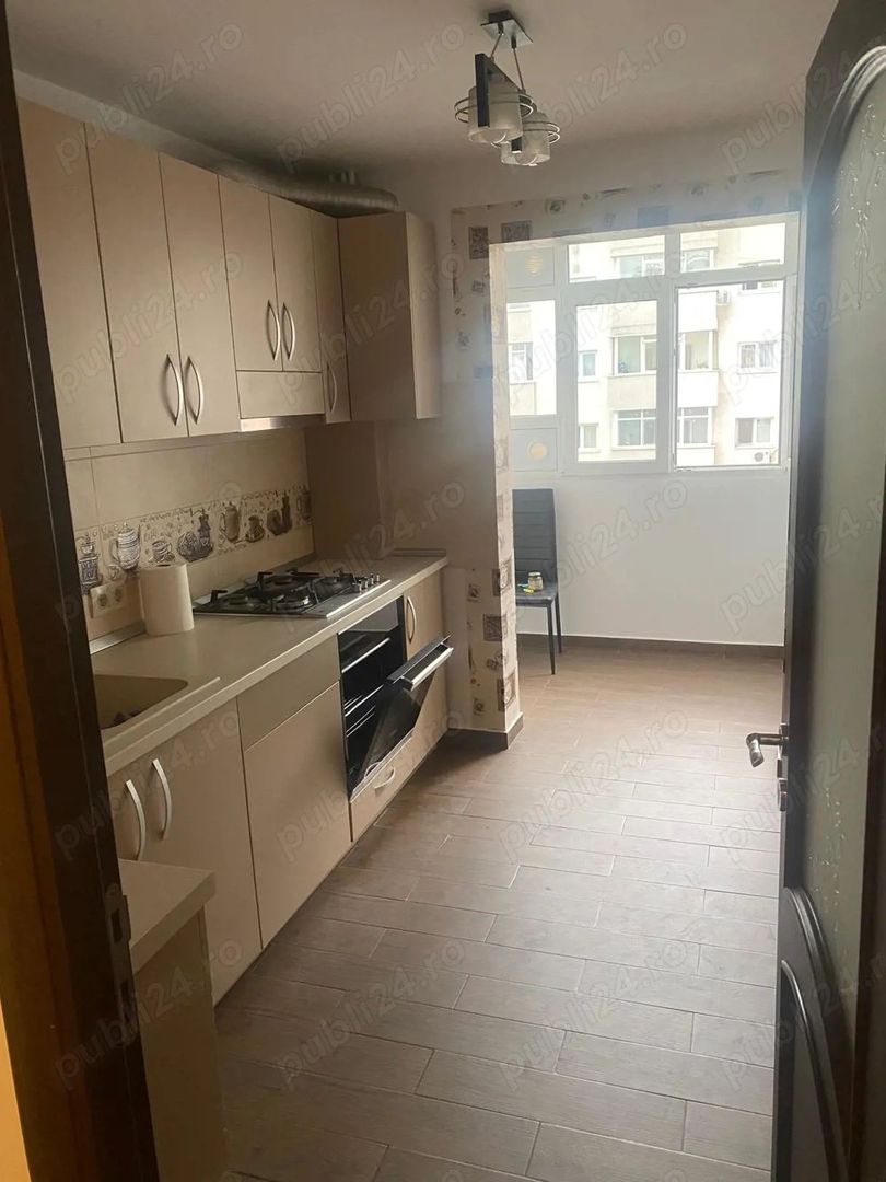 Ap 3 camere, Dristor, Bd Rm Sarat, et 6 8, loc de parcare