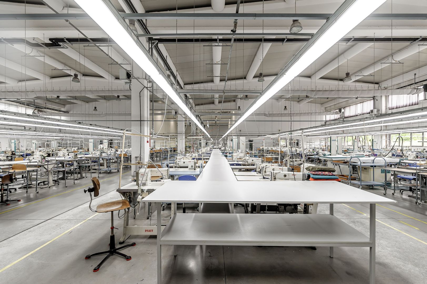 Imagine 3 - Hală de producție și depozitare cu birouri în Arad
