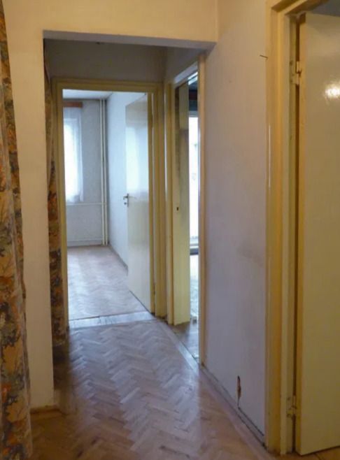 3 Camere în Astra Etaj 1 Vedere Liberă Necesită Renovare - imaginea 3
