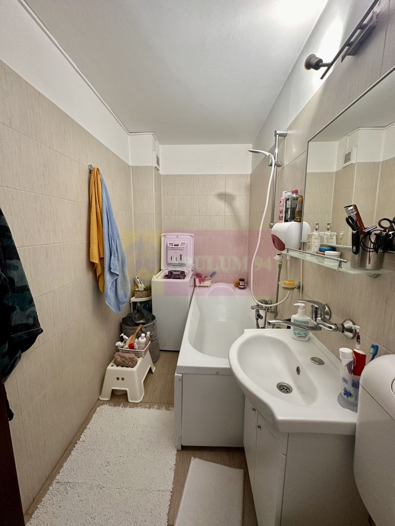 2 camere de vanzare Sebastian - Novaci