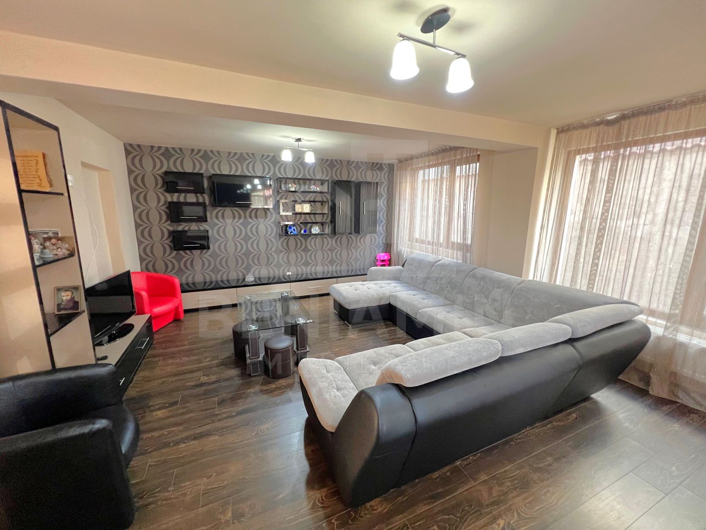 Casa 5 Dormitoare 2 bucatarii 3 bai Living-Toate utilitatile-Popoveni