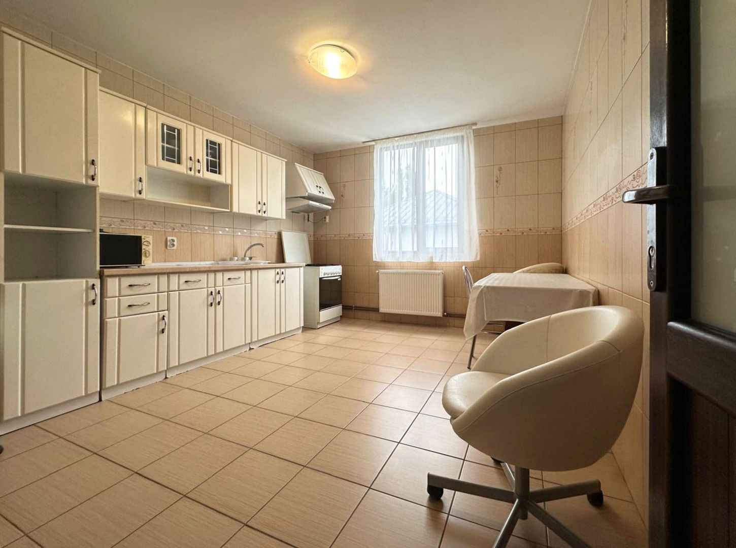 Inchiriere casă complet renovată cu 4 camere  Băneasa, Sector 1 - imaginea 17