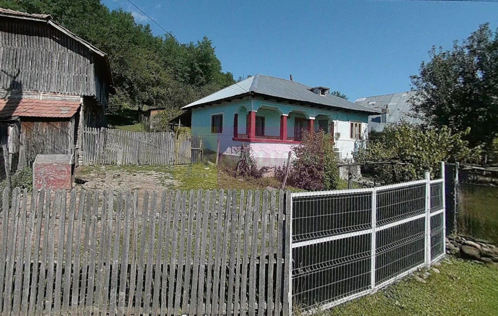 Casa batraneasca cu teren (4.910 mp) la Alunis